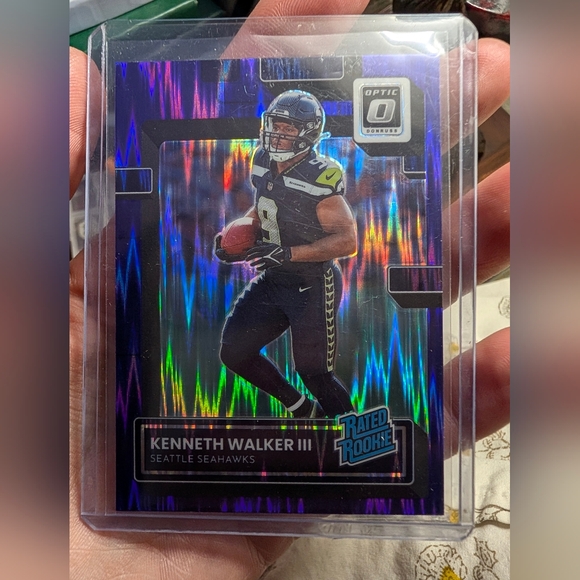 KENNETH WALKER III '22 Panini Optic Rated Rookie Purple Shock #218 Seattle - Picture 1 of 2